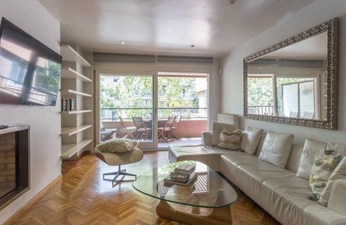 Les Tres Torres Apartment | Bonanova apt. with terrace, classic style Spacious