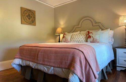 Salisbury Hotel | Bonaparte Castle