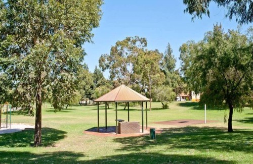 Redcliffe Apartment | Bonassola Night Stop - FREE Wi-Fi