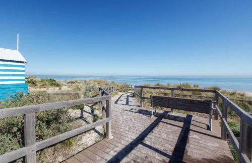 Bonbeach Apartment | Bonbeach Bliss - Contemporary Waterfront Living