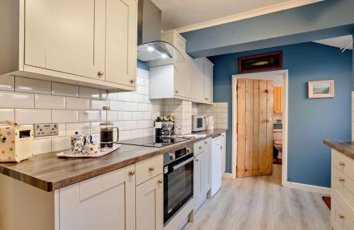 Overstrand House | Bond Cottage