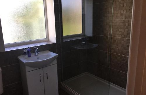Upton St. Leonards Apartment | Bond End Road Annex Upton St Leonards - Ideal for Cheltenham Races