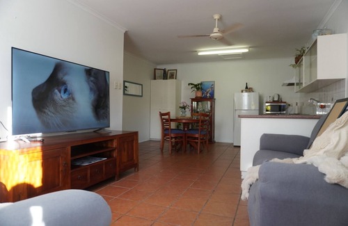 Bongaree Apartment | Bongaree Getaway, Clean Comfy, and Homely.
