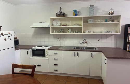 Bongaree Apartment | Bongaree Getaway, Clean Comfy, and Homely.