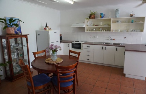 Bongaree Apartment | Bongaree Getaway, Clean Comfy, and Homely.