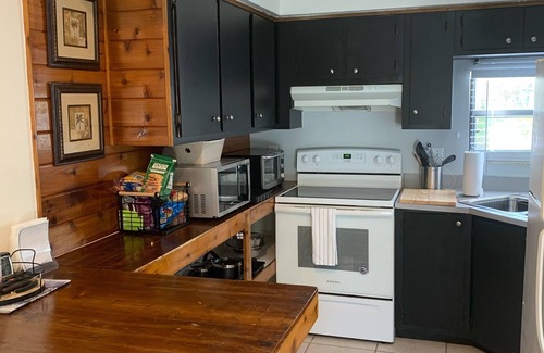 Bonita Shores Apartment | Bonita beach duplex . West of 41 Available May to December 31, 3 week minimum