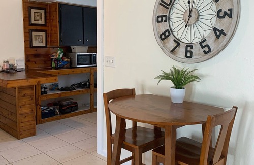 Bonita Shores Apartment | Bonita beach duplex . West of 41 Available May to December 31, 3 week minimum