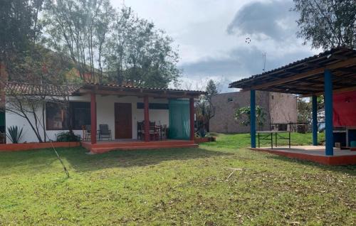 Santa Fe de la Laguna Villa | Bonita casa frente al lago