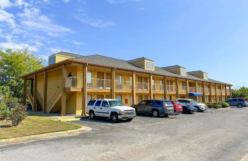 Meridian Hotel | Bonita Lakes Inn by Capital O Meridian I20