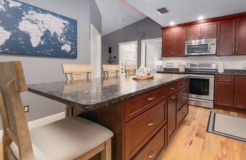 Bonita Springs House | Bonita Springs-5 mi to Beach-King Beds-Grill-Fire Pit-Golf-Private-Walk Downtown