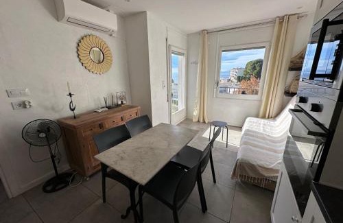 Almadraba-Canyelles Apartment | Bonito Apto vista al mar en la preciosa playa de la Almadrava AV-76