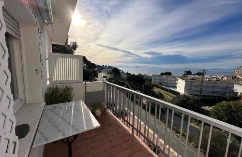 Almadraba-Canyelles Apartment | Bonito Apto vista al mar en la preciosa playa de la Almadrava AV-76