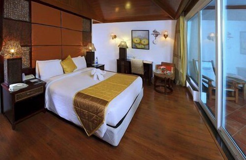 Manjakuppam Hotel | Bonjour Bonheur Ocean Spray
