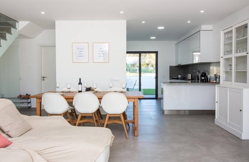 Pera Villa | Bonjour House | Sea View & Pool and Garden & BBQ