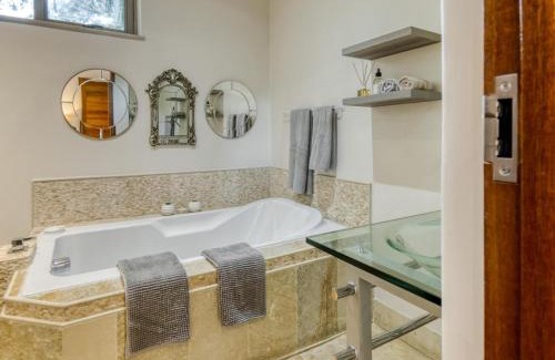 Trawal Bed & Breakfast | Bonne Chance Luxury Estate