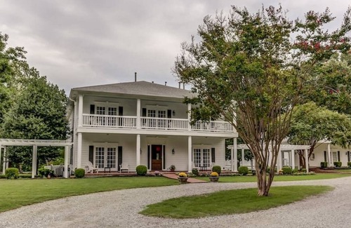 Nesbit House | Bonne Terre Inn Dogwood Room