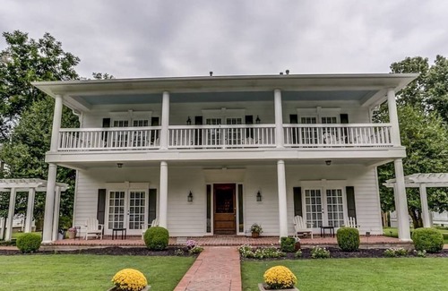 Nesbit House | Bonne Terre Inn Hickory Room