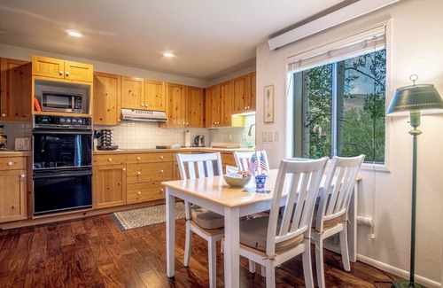 Elkhorn Village Condo | Bonne Vie 2247 Sunny & Spacious 4 Bedroom Condo in the Heart of Elkhorn Village