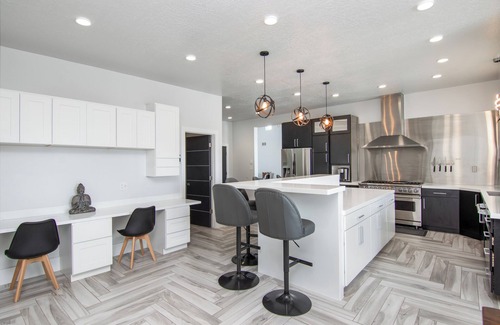 Tooele County House | Bonneville Salt Flats Secluded Luxury Modern Home! Hot Tub!
