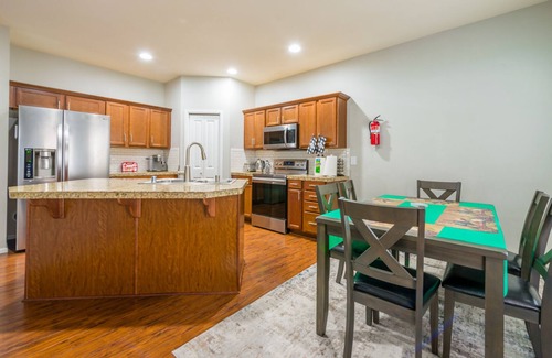 Bonney Lake House | Bonney Lake House INN W/Jacuzzi and Centralized AC