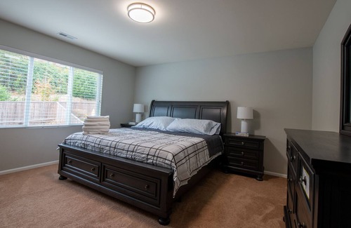Bonney Lake House | Bonney Lake House INN W/Jacuzzi and Centralized AC