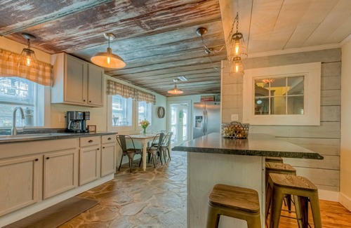 Mohawk Other | Bonnie Blue Farmhouse: Charming home in rural TN!