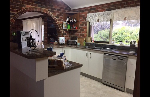 Woodfield House | BONNIE DOON HOLIDAY HOUSE, TRANQUIL GETAWAY