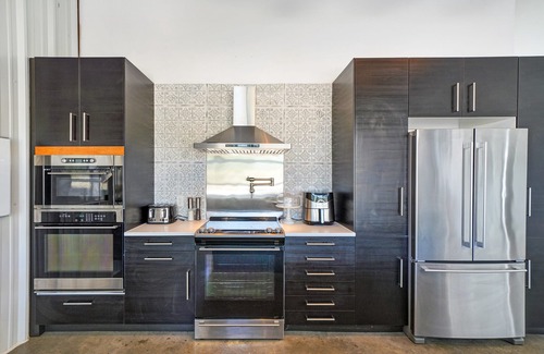 Mineral Wells House | Bonnie Doon- Modern Barndominium plus Hot Tub
