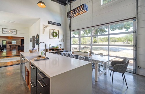 Mineral Wells House | Bonnie Doon- Modern Barndominium plus Hot Tub