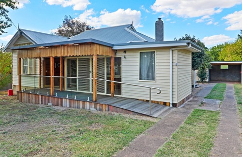 Bonnie Doon House | Bonnie Home - 4-bedroom home nestled in the heart of Bonnie Doon