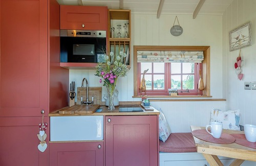 Redmile Cottage | Bonnie's Shepherd Hut - UK50228