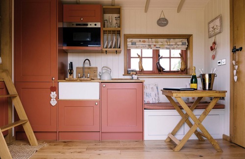 Bottesford Cabin | Bonnie's Shepherd's Lodge Retreat & Wellness