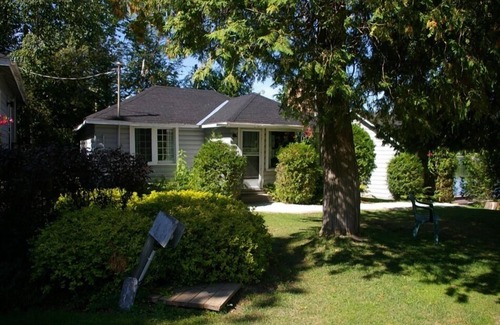 Haliburton Cottage | Bonnie View 2 Bedroom Chalet