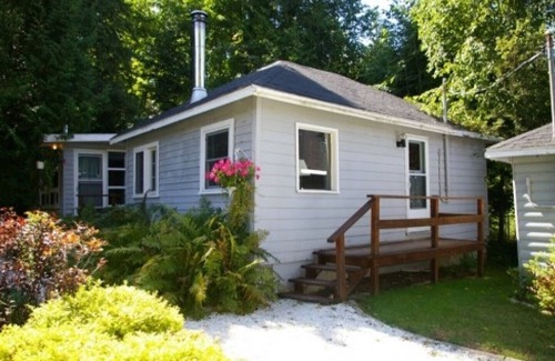 Haliburton Cottage | Bonnie View 2 Bedroom Chalet