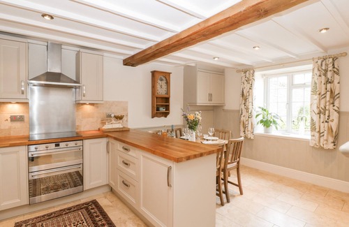 Ilton Cottage | BONNINGS COTTAGE, pet friendly, with open fire in Barrington