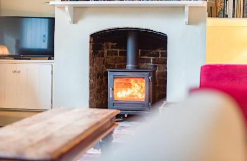 Goodnestone House | Bonnington Cottage by Bloom Stays