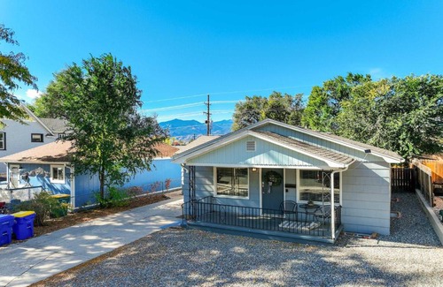 Central Colorado Springs Apartment | Bonny Beaut Basement Suite w Hot Tub & Fire Pit