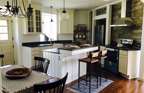 New Paltz House | Bontecou Farm sited on a bluff overlooking the Wallkill River