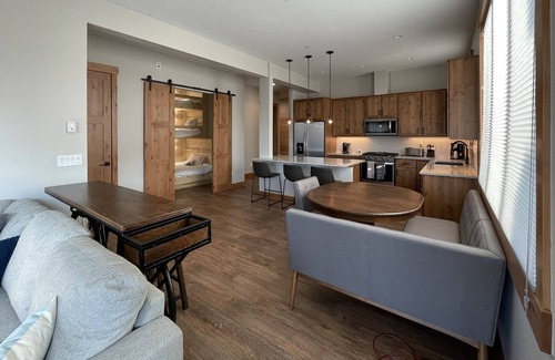 Fraser Condo | Bonus Bunk Room! Private Hot Tub and Walkable to Restaurants and Brewery!