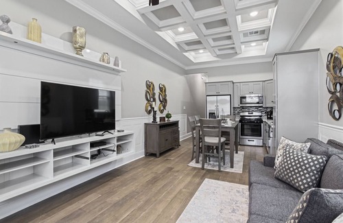 Mid-City House | Bonus Movie Theater New Orleans! Walk to Streetcar