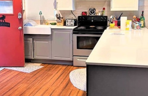 Leasburg House | Boo's Nest on Hyco Lake - Less than 5 min from the marina!