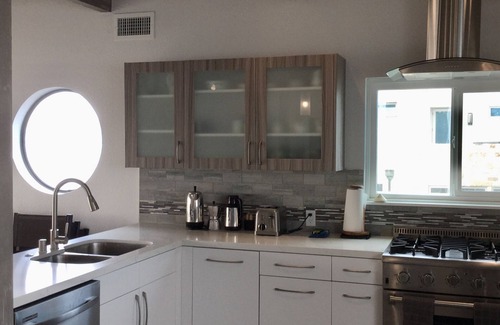 Pierpont Bay House | BOOK 3 NIGHTS GET THE 4TH FOR FREE OCEANFRONT!
