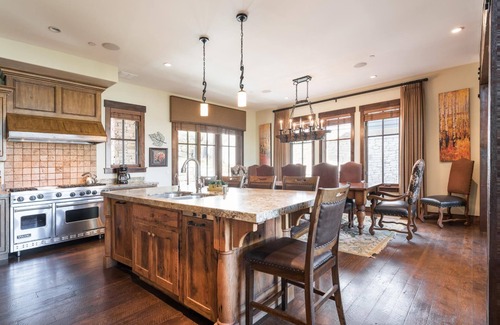North Park City Cottage | Book a Winter Stay Today! Beautiful Ski Chalet, Silver Star #04, with private hot tub