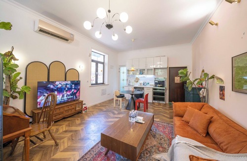 Jing'an Bed & Breakfast | Book and Bed-Jingan Temple