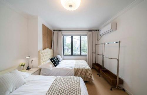 Downtown Shanghai Apartment | Book and Bed-People's Square