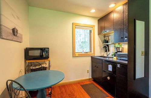 Ephraim Cottage | Book August 11 today! Large Yard | Walk to Sunsets & Fish Boils