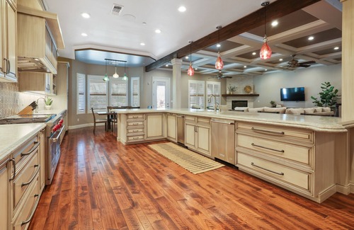 Porterville House | Book Entire Mansion!
