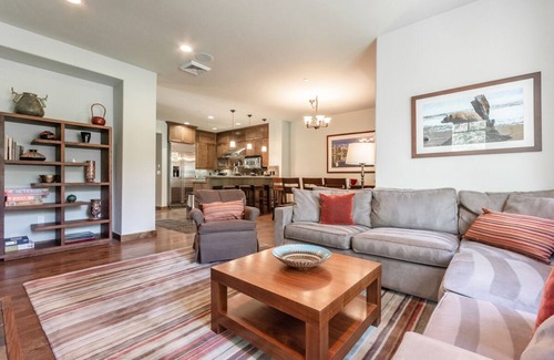 Woodwinds House | Book Fall Stays Today! Townhome with Private Hot Tub, Mountain Views and Grill;