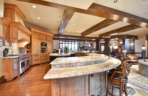 Deer Valley House | Book for a Winter Getaway! Ultra Luxe Ski Chalet! Heated pool! Ski lounge! Theater! DJ booth!