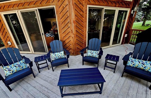 Turtle Lake House | Book for fall! Spacious Lakefront Getaway 3BR+Loft. 4 Kayaks,Canoe,Dock,Fire Pit